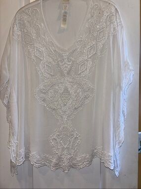CHICOS WHITE EMBROIDERED BLOUSE
SIZE OVERSIZED SMALL/MEDIUM ALL VISCOSE